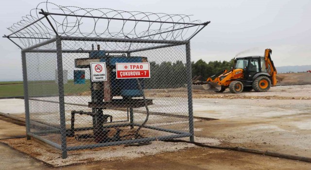Adanada su seviyesinde çıktı: Çukurova 7 isimli kuyudan petrol fışkırdı