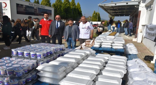 ADÜ Karacasu MYOdan ve Karacasu esnafından öğrencilere destek