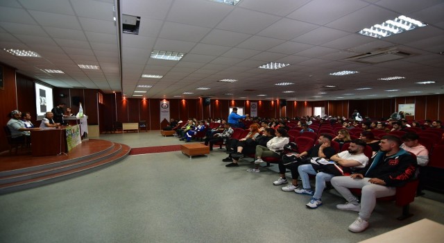 ADÜde hayvan hakları ile ilgili panel düzenlendi