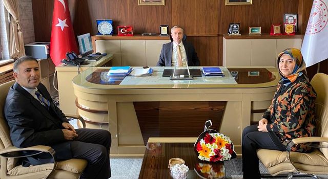 Ağrı'da Gülsün Karslı yılın öğretmeni seçildi