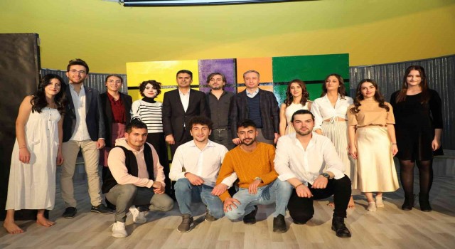 Ağrıda Son Ders Zili adlı tiyatro oyunu sahnelendi