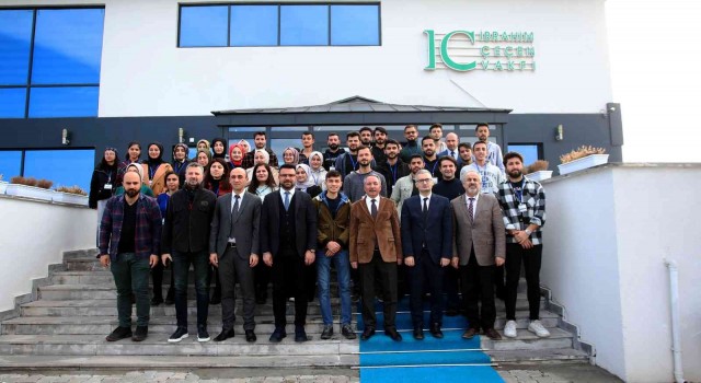 AİÇÜde “Genç girişimciler için e-ticaret” eğitimi verilmeye başlandı