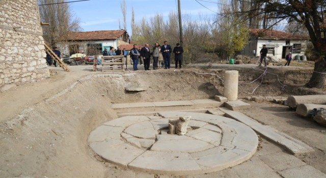 Aizanoi Antik Kentinde 10 ayda 2 bin 157 esere ulaşıldı