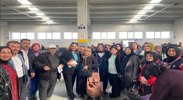 AK Kadınlar Mahmudiyede saha çalışması yaptı