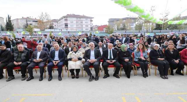AK Parti İstanbul İl Başkanı Kabaktepe, Sancaktepede fidan dikimi etkinliğine katıldı