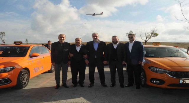 AK Parti İstanbul İl Başkanı Kabaktepe taksicilerle toplantıda bir araya geldi