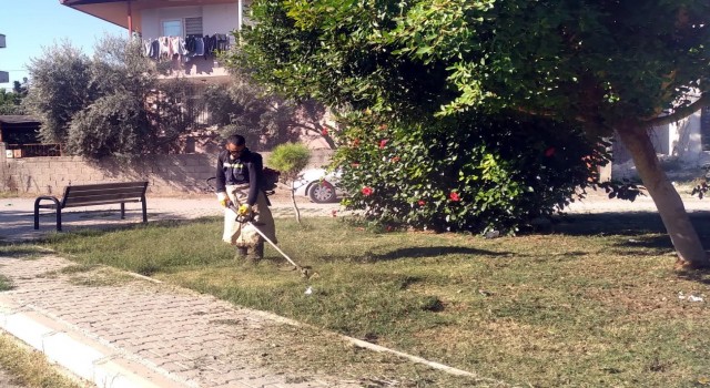 Akdenizde park ve yeşil alanlar elden geçiriliyor