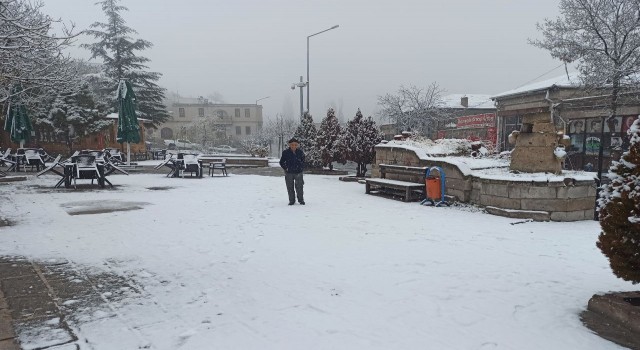 Aksaraya mevsimin ilk karı yağdı