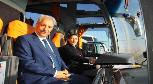 Akşehirin şehirlerarası tek kadın şoförü Funda Çeper babasının izinde