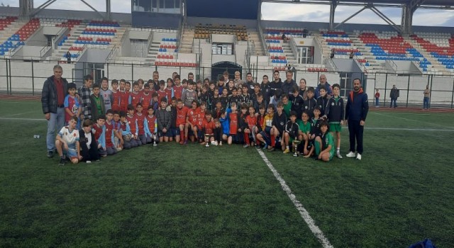 Akyazıda futbol turnuvası düzenlendi