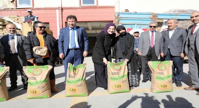 Akyurtta 30 ton tohum çiftçilere emanet