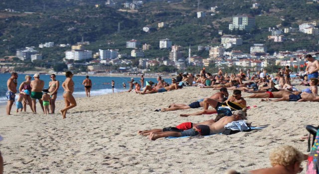 Alanyada Kasım ayında yaz günleri yaşanıyor