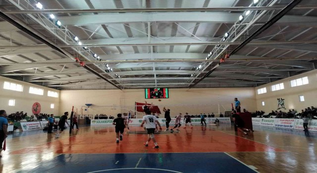 Alpaslan Endüstri Erkekler 1. Ligi: Solhanspor: 1 - Gümüşsu Gümüşhane Spor: 3