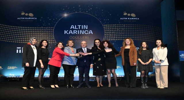 Alzheimer Yaşam Evine Altın Karınca ödülü