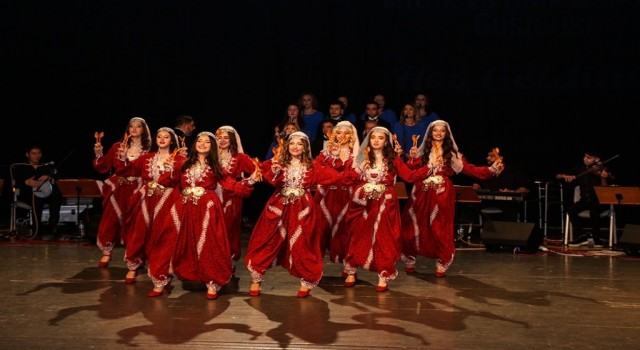 Anadolu Üniversitesi “Müzik ve Halk Dansları Gösterisi” ile Sinopta sahne aldı