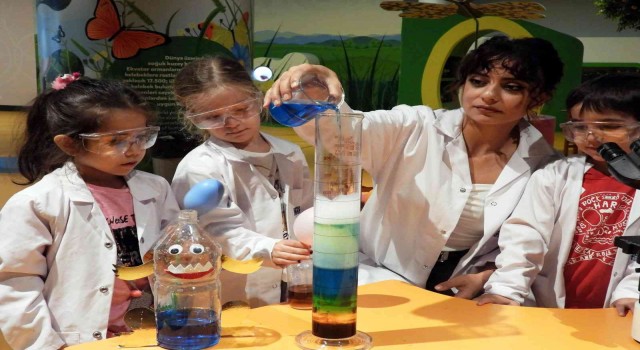 Antalya Bilim Merkezinde miniklere bilim aşılanıyor