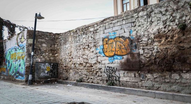 Antalya Kaleiçinde “tarihi” kirlilik