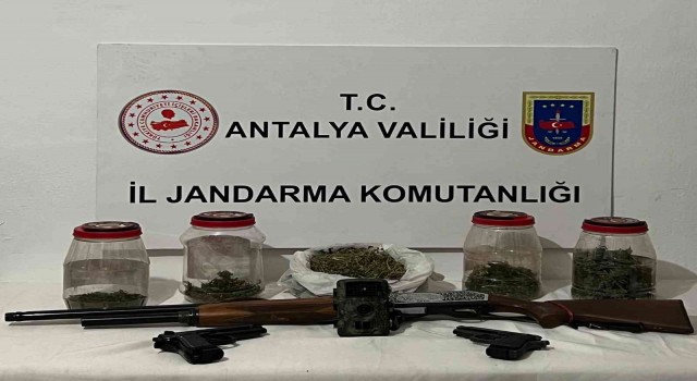 Antalyada 900 gram esrar ele geçirildi