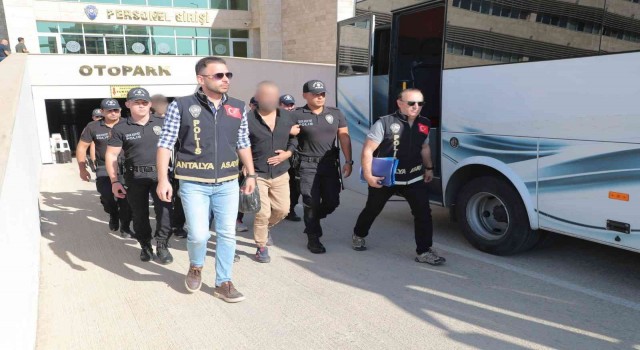 Antalyada aranan 54 zanlı yakalandı