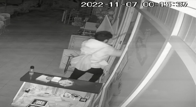 Antalyada esnafın levyeli hırsız kabusu bitmiyor