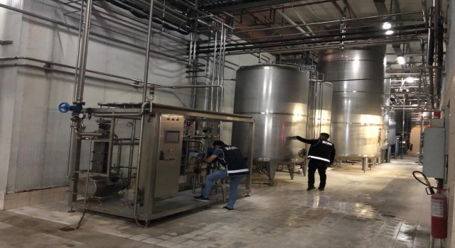 Antalyada kaçak alkol ve elektronik sigara operasyonu: 112 bin 200 litre alkol ele geçirildi