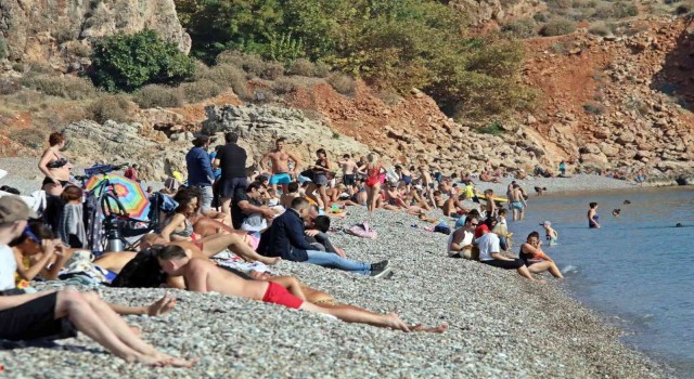 Antalyada kasım ayı ortasında Türkiyeyi kıskandıran görüntüler yaşandı