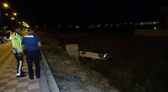 Antalyada otomobil şarampole uçtu: 3 yaralı