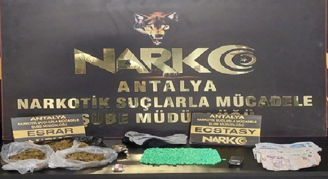 Antalyada piyasaya sürülmeye çalışılan 9 kilo eroin polise takıldı