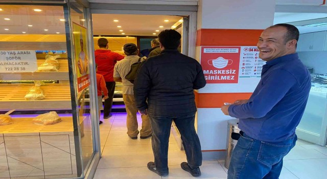 Antalyada ucuz ekmek kuyruğu