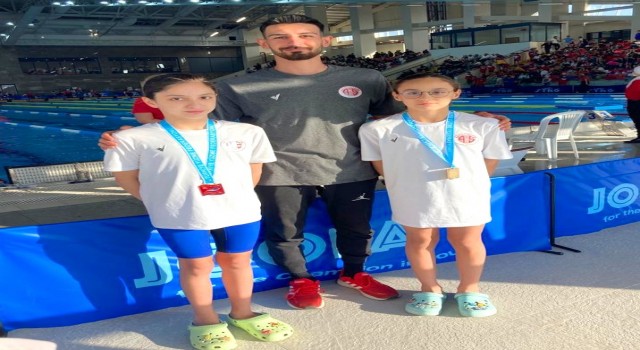 Antalyaspor Yüzme Takımından 2 sporcu Türkiye Şampiyonasında Yarışacak