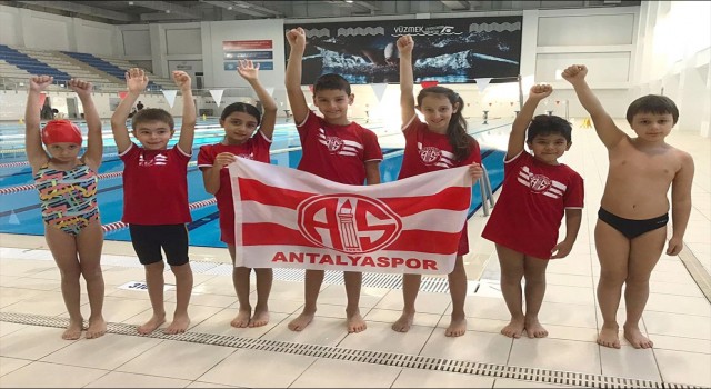 Antalyasporlu yüzücülerden Atatürkü Anma Yüzme Yarışlarında başarı