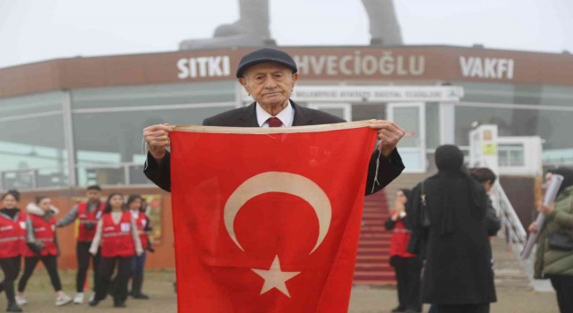 Artvinde 96 yaşındaki Kore Gazisi her 10 Kasımda Atatürkün huzurunda