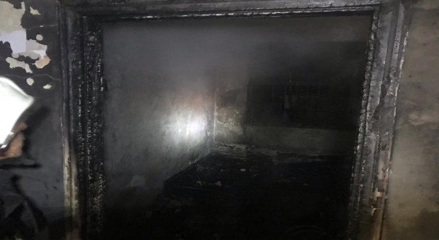 Artvinin Arhavi ilçesinde bir evde çıkan yangında 5 çocuk dumandan etkilendi