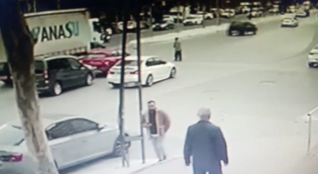 Ataşehirde kamyonun altında kalan vatandaş metrelerce sürüklendi