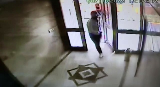 Ataşehirde organize hırsızlık: İki evden ziynet eşyaları ve otomobili çalıp kaçtılar