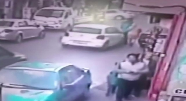 Ataşehirde panik yapan sürücü yol ortasında yürüyen yayaya çarptı