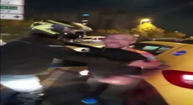 Ataşehirde taksici ve motosikletli arasında yol verme kavgası kamerada