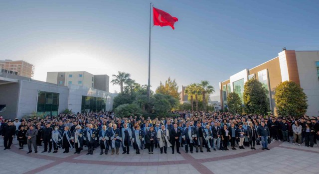 Atatürk kendi rızasıyla kendi gücünü azaltan bir lider, bu tarihte az karşımıza çıkıyor