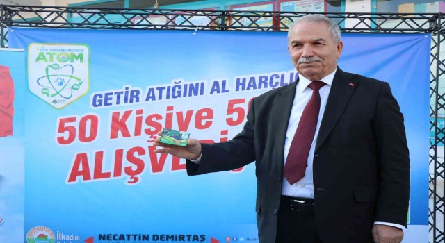Atığını getiren hem parasını hem de kuponunu aldı