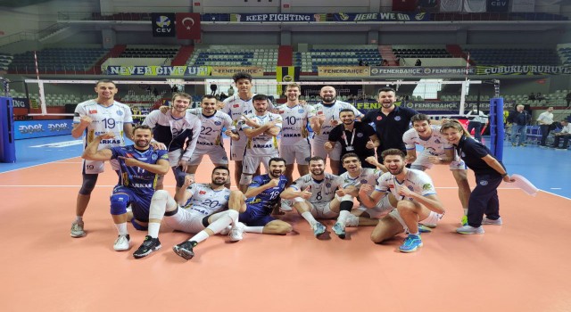 AXA Sigorta Efeler Ligi: Fenerbahçe HDI Sigorta: 0 - Arkas Spor: 3