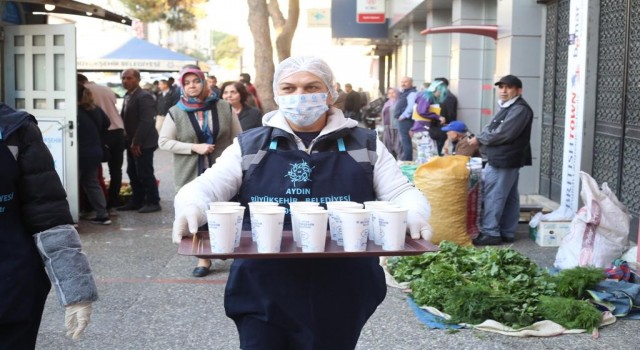 Aydın Büyükşehir Belediyesi sabahları sıcak çorba ikramına başladı