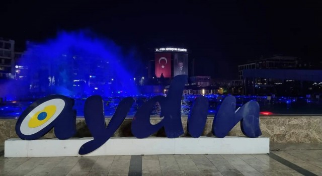 Aydın kent meydanında mavi ışıkla diyabete dikkat çekildi