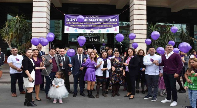 Aydında mor balonlar gökyüzüne bırakıldı