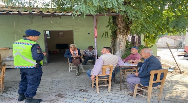 Aydında traktör sürücülerine jandarmadan eğitim