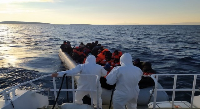 Ayvalık açıklarında 41 düzensiz göçmen yakalandı