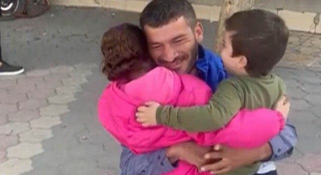 Baba ile çocuklarının aylar sonra duygulandıran buluşması