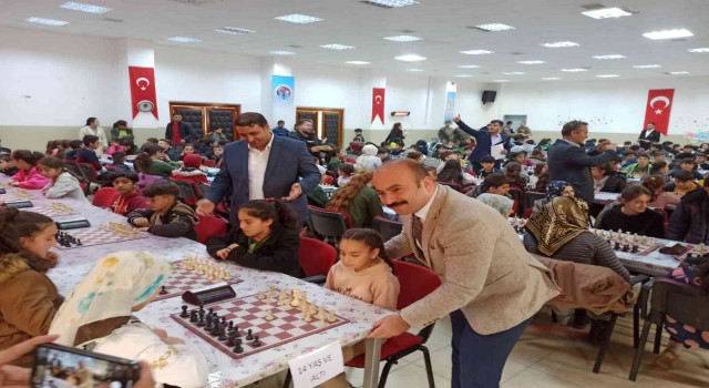 Bahçesarayda 350 öğrencinin katılımıyla ‘Satranç Şenliği