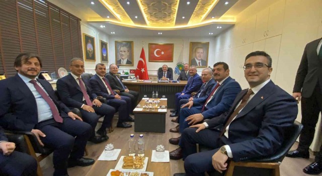 Bakan Bozdağ belediyeyi ziyaret etti