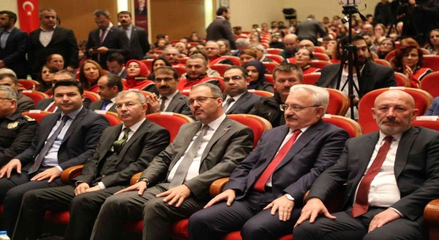 Bakan Kasapoğlu, Artvinde üniversite öğrencileriyle bir araya geldi