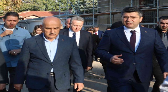 Bakan Kirişci, restorasyonu devam eden Selimiyede incelemelerde bulundu